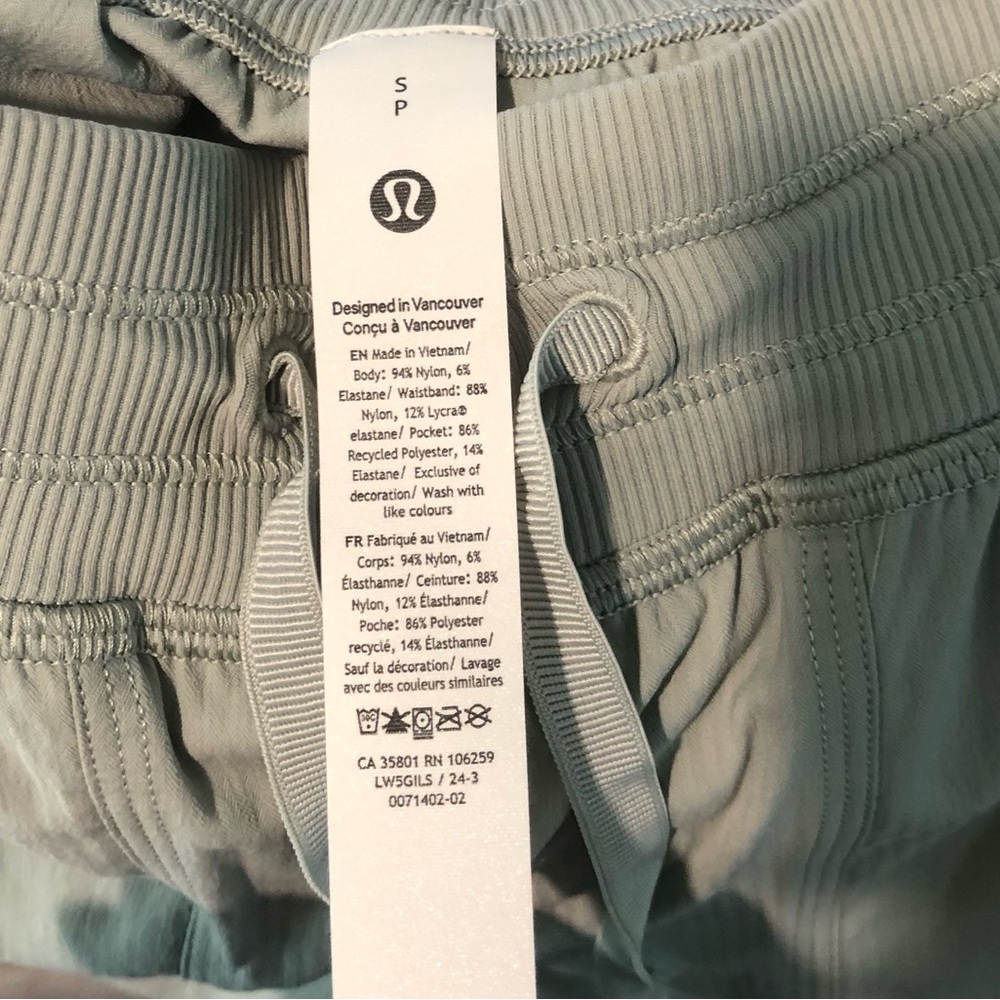 Lululemon NWOT Dance Studio Cargo Pants Palm Court Sage Green Small 4 6 - Picture 2 of 6